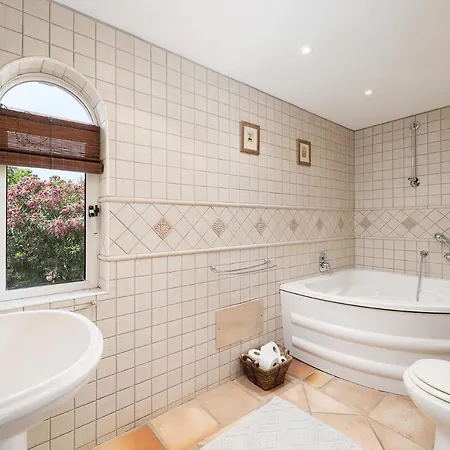 Вилла Private Villa With Panoramic Sea Views From Faro To Albufeira, Private Pool, Sleeps 10 Алмансил